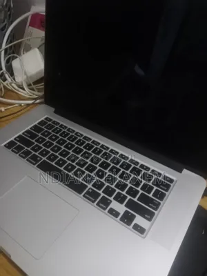 Laptop Apple MacBook Pro 2015 16GB Intel Core i5 SSD 256GB