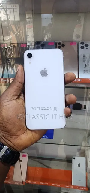 Apple iPhone XR 64 GB White