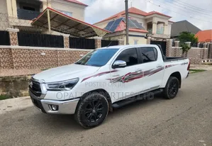Toyota Hilux 2020 White