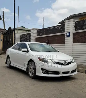 Toyota Camry SE 4dr Sedan (2.5L 4cyl 6A) 2014 White