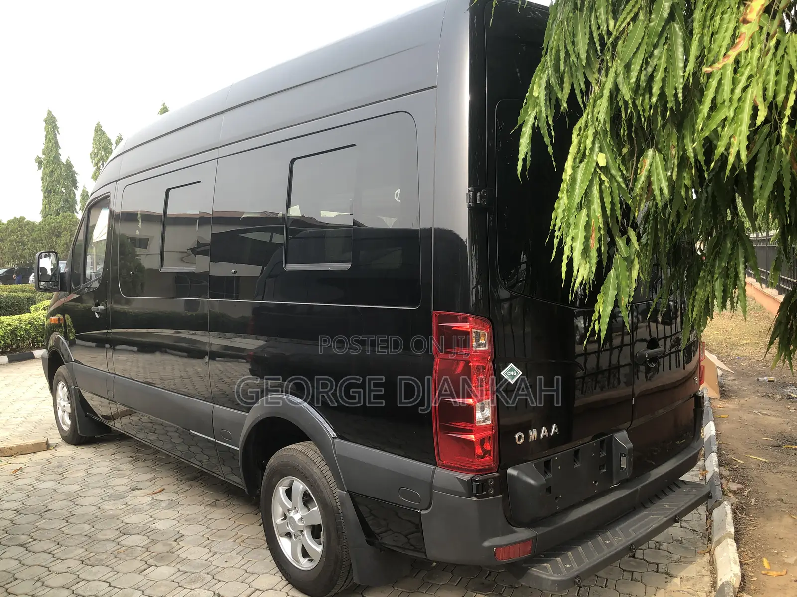 New Bus 2025 Black