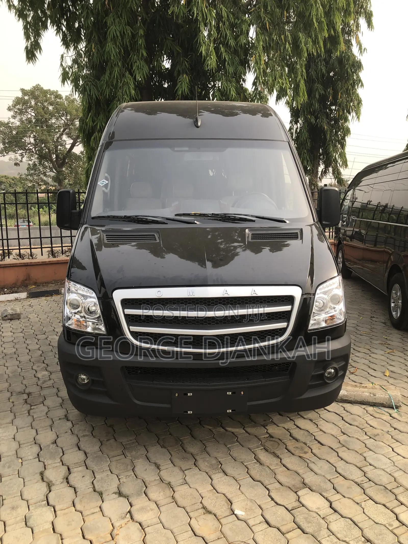 New Bus 2025 Black