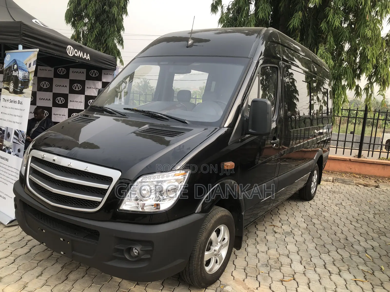 New Bus 2025 Black