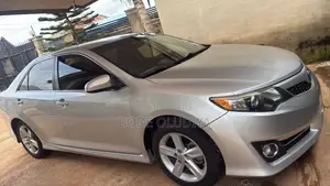 Toyota Camry SE 4dr Sedan (2.5L 4cyl 6A) 2014 Silver
