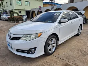 Toyota Camry SE 4dr Sedan (2.5L 4cyl 6A) 2014 White