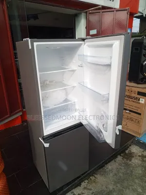 Hisense Low Voltage Standing Fridge With Down Freezer 2 Years Warranty