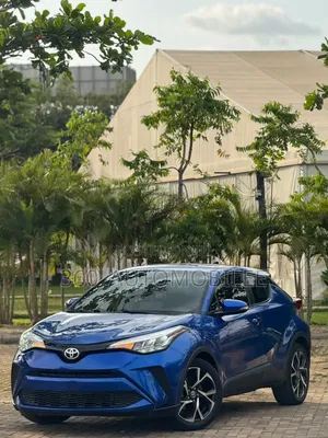 Toyota C-HR XLE 2021 Blue