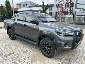 Toyota Hilux 2024 Gray