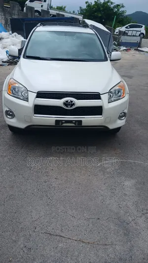 Toyota RAV4 2011 White