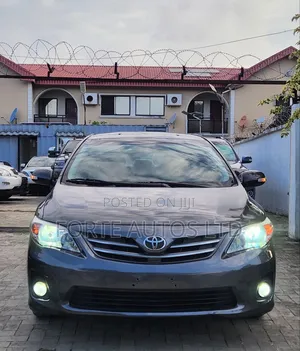 Toyota Corolla LE 4dr Sedan (1.8L 4cyl 4A) 2012 Gray