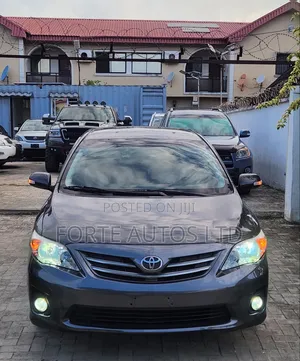Toyota Corolla LE 4dr Sedan (1.8L 4cyl 4A) 2012 Gray