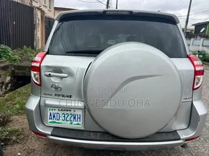 Toyota RAV4 2010 Silver