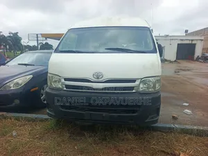 Toyota Grand HiAce 2002 White