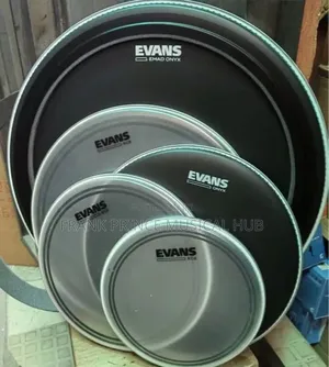 Evans Drumhead Combo Pack – EMAD Onyx Kick Head +EC2 Frosted Onyx Tom