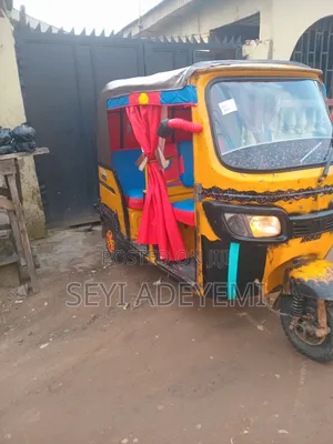 TVS King Deluxe Plus iTouch Start 2014 Yellow