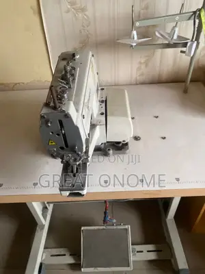 Buttontaker Machine