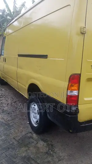 Ford Transit 2005 Yellow