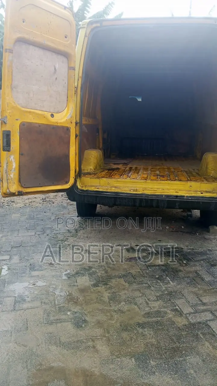 Ford Transit 2005 Yellow