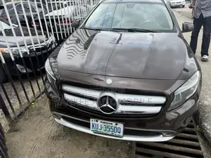 Mercedes-Benz GLA 250 2016 Brown
