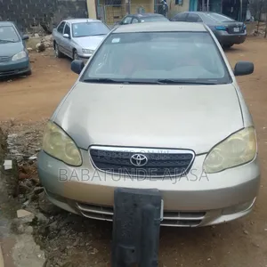 Toyota Corolla 2004 Gold