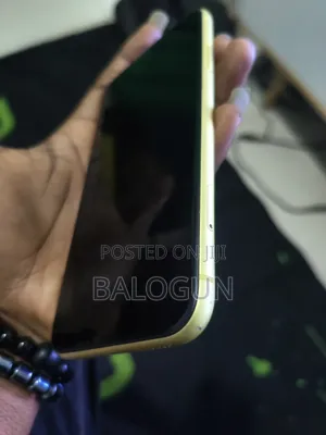 Apple iPhone 11 64 GB Yellow