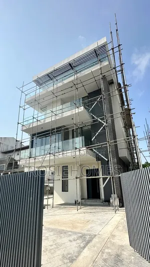 5bdrm Duplex in Banana Island for sale