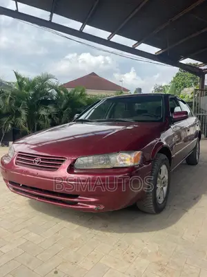 Toyota Camry 2000 Red
