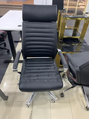 ​Executive Leather High-Back Swivel Office Chair With Headrest (