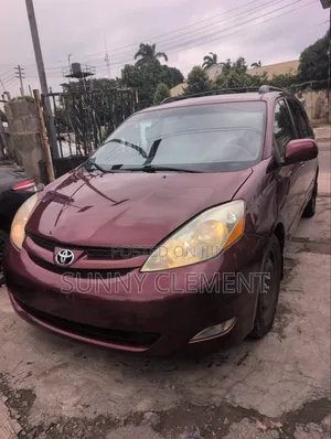 Toyota Sienna 2008 Red
