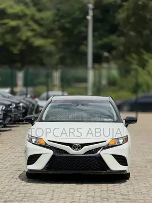 Toyota Camry SE FWD 2020 White