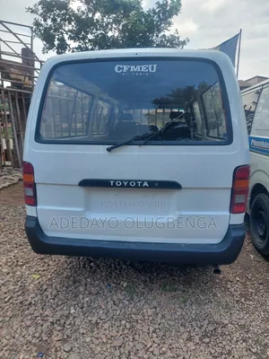 Toyota HiAce 2001 White
