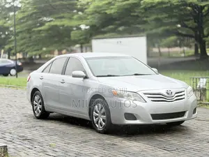Toyota Camry SE 4dr Sedan (2.5L 4cyl 6A) 2011 Silver
