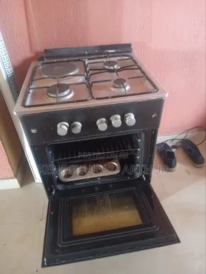 Neatly Used Standing Gas Cooker With Oven (60 X 60)