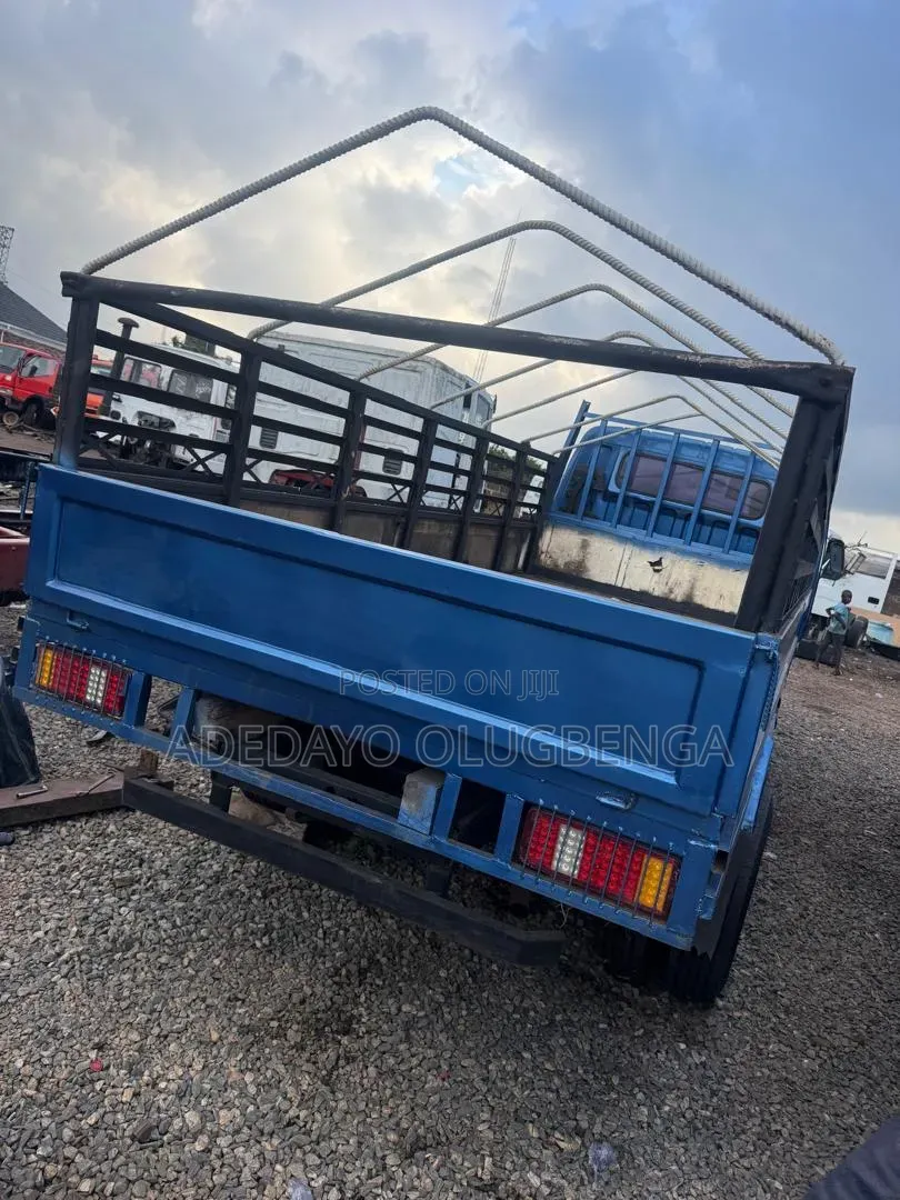 Mitsubishi Fuso Canter 2001 Blue