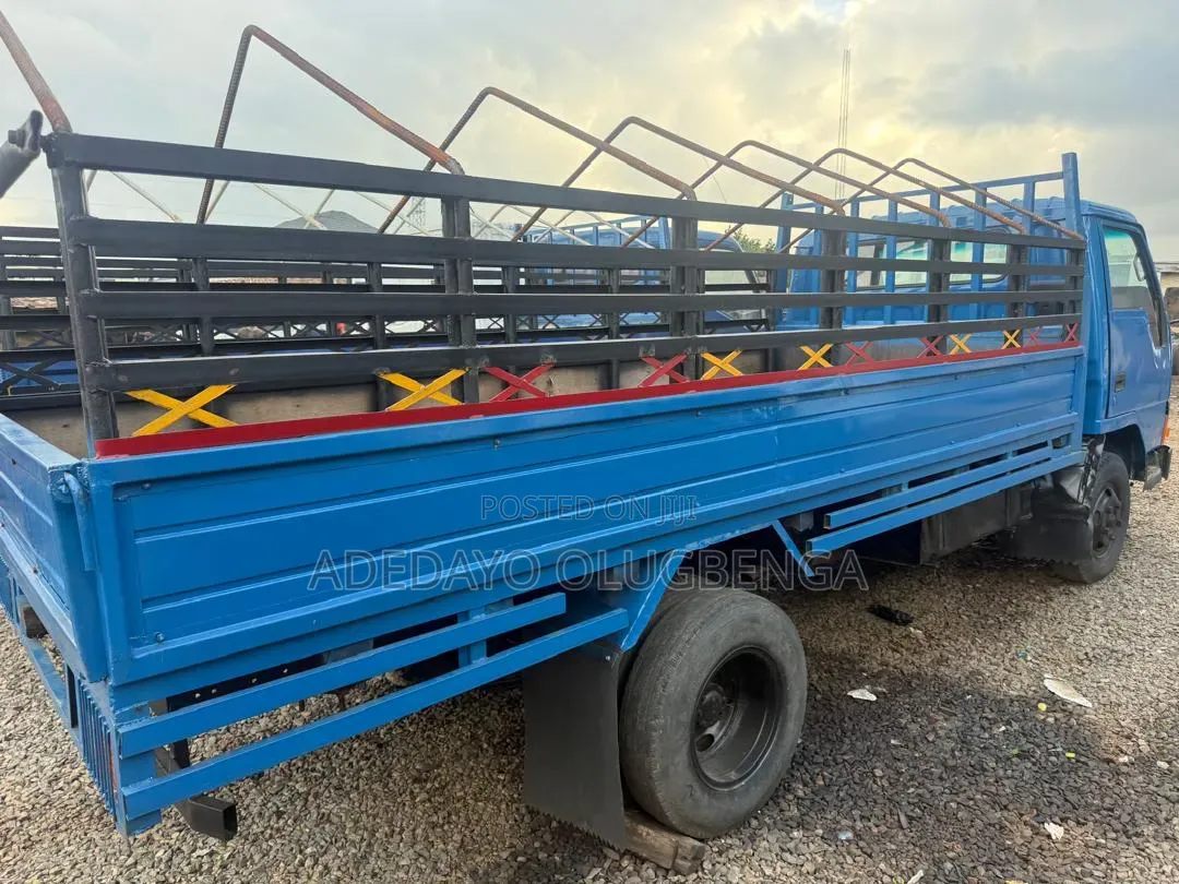 Mitsubishi Fuso Canter 2001 Blue