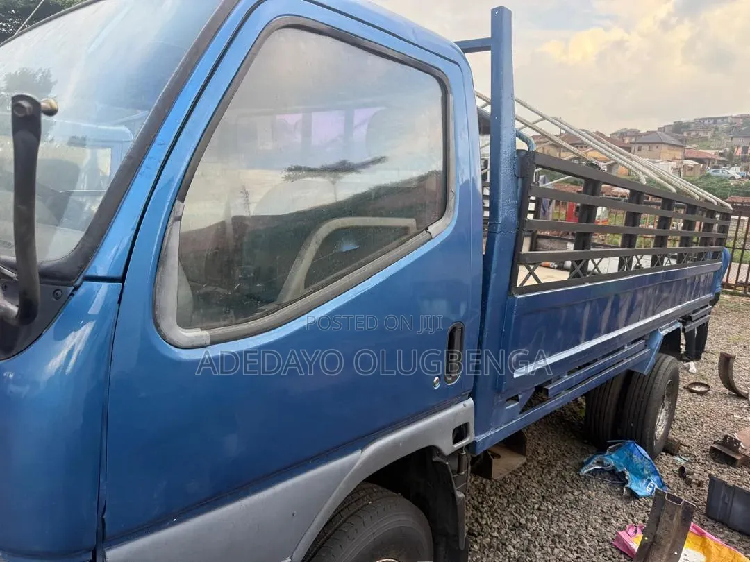Mitsubishi Fuso Canter 2001 Blue