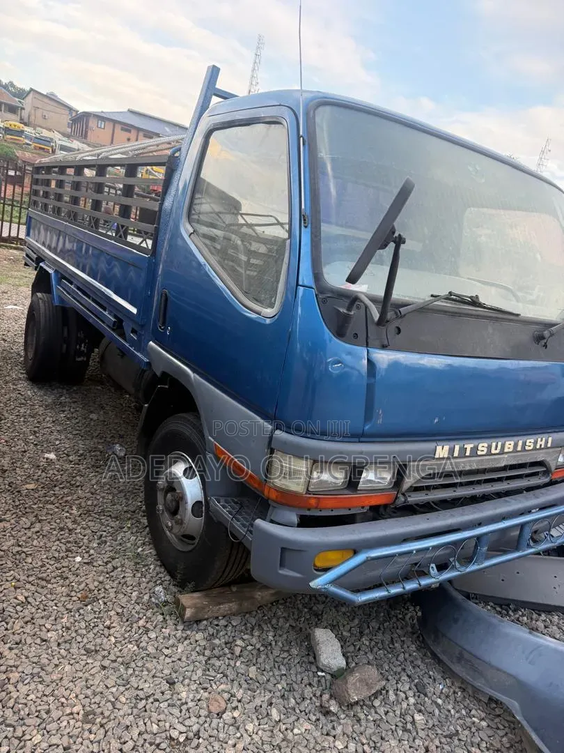 Mitsubishi Fuso Canter 2001 Blue