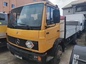 Mercedes 1117 8bolts Truck Yellow