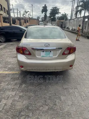 Toyota Corolla 2009 Gold