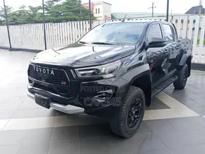 Toyota Hilux 2025 Black