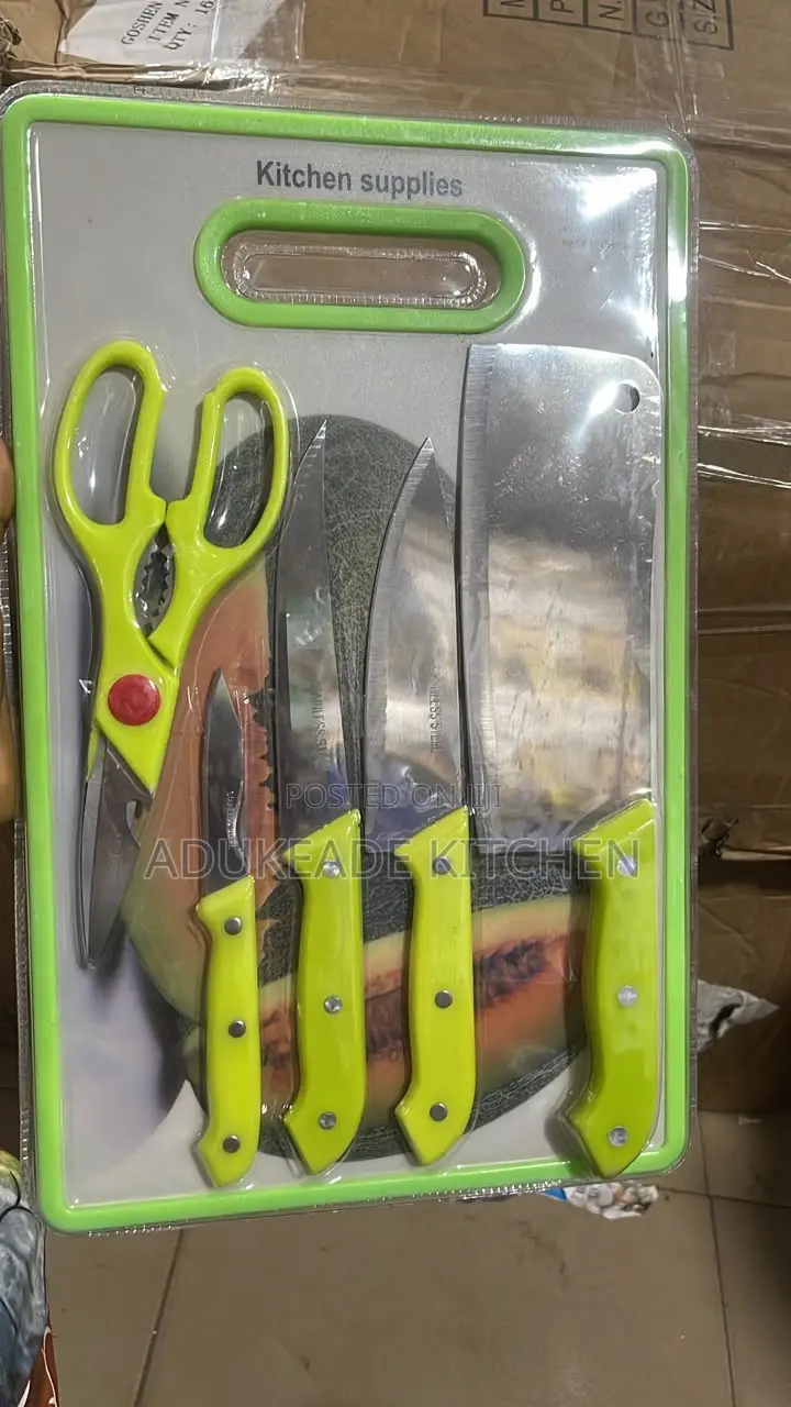 Kitchen Knives Sets With a Chopping Board