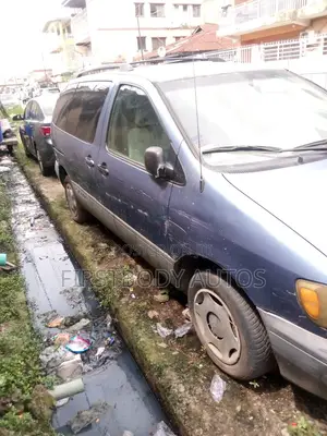 Toyota Sienna 2000 Gray