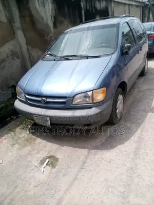 Toyota Sienna 2000 Gray