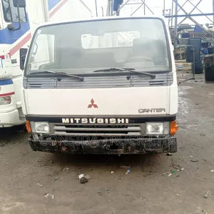 Mitsubishi Canter Truck White 1998