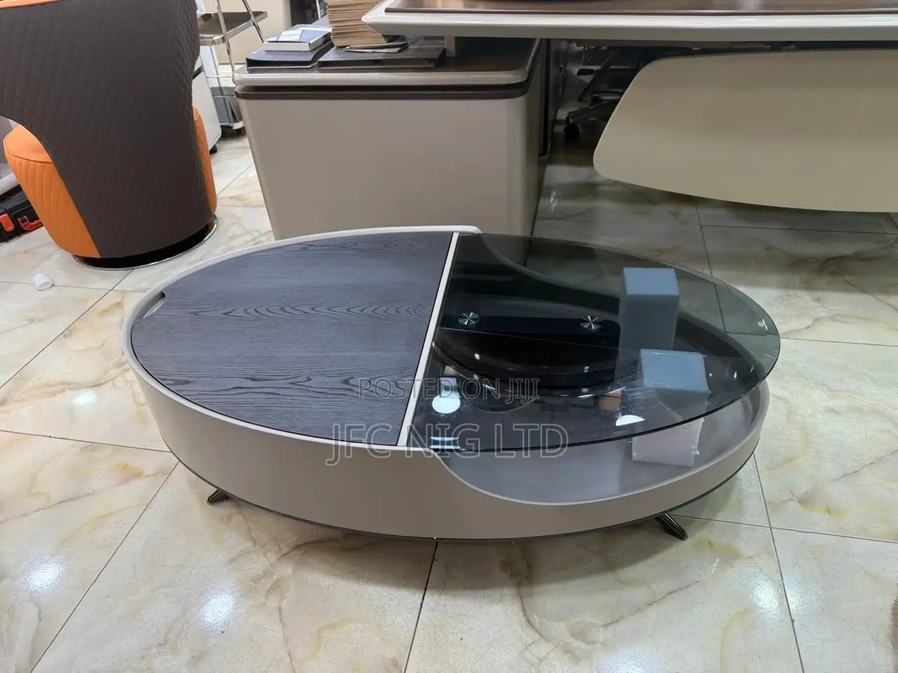 Exquisite Extendable Centre Table