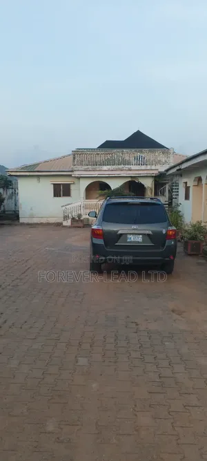 3bdrm Apartment in Adjacent School Of, Bwari / Bwari for rent