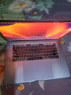 Laptop Apple MacBook Pro 2017 16GB Intel Core i7 SSD 512GB