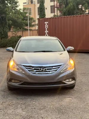Hyundai Sonata GLS Sedan FWD (2.4L 4cyl 6M) 2012 Gray