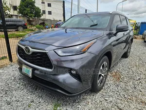 Toyota Highlander 2023 Gray