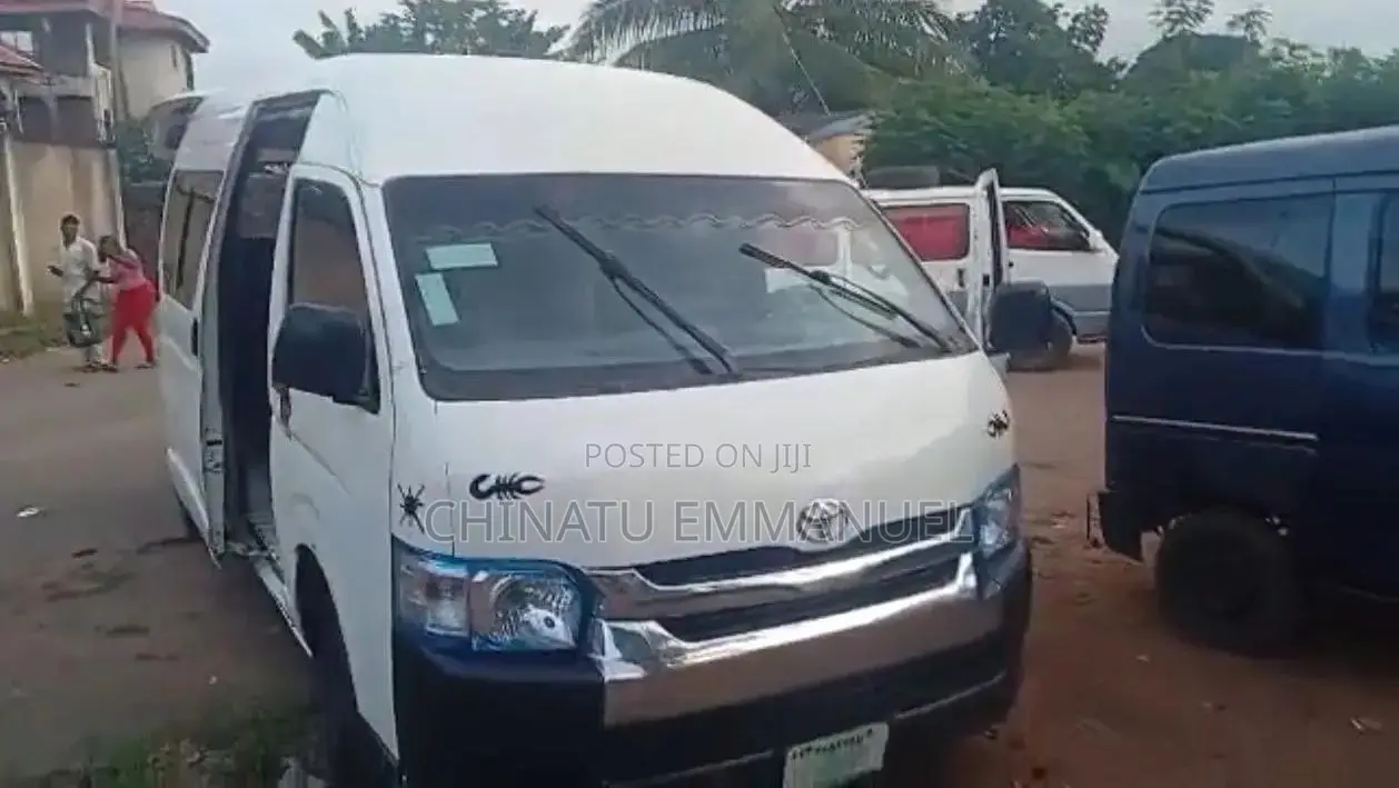 Toyota HiAce 2015 White